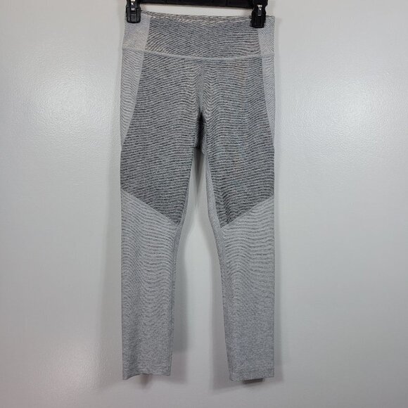 42. Outdoor Voices Women Gray  Mid Rise Two tone 3/4 Legging Pants Size Small - Picture 4 of 11